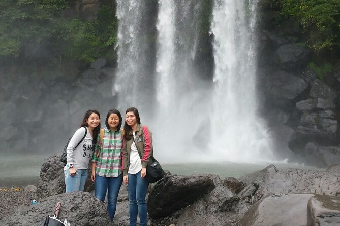 Jeju Island Private Taxi Tour – Waterfalls & Oedolgae & Jusangjeoli