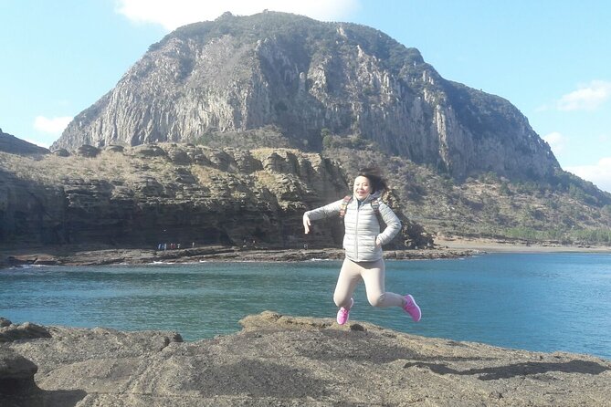 Jeju Island Private Taxi Tour – Yongmeori Coast & Osulloc