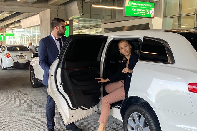 JFK Airport To Manhattan Stretch Limo Luxury SUV Sprinter Van - Good To Know