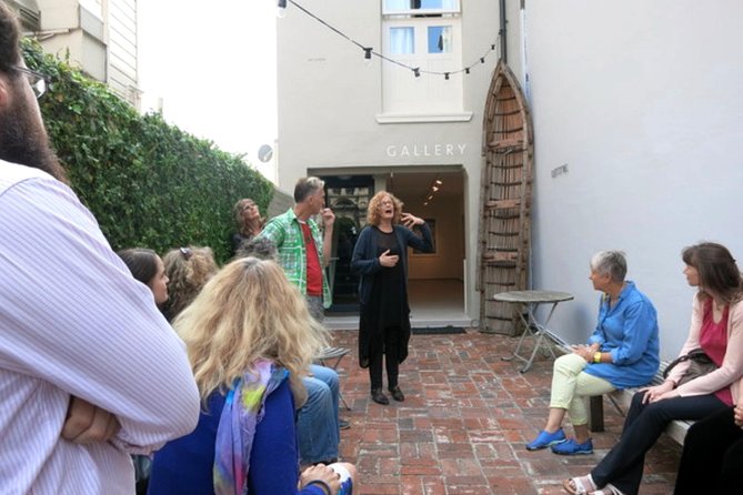 Join the Locals: Walk and Talk Dealer Art Gallery in Wellington - Good To Know