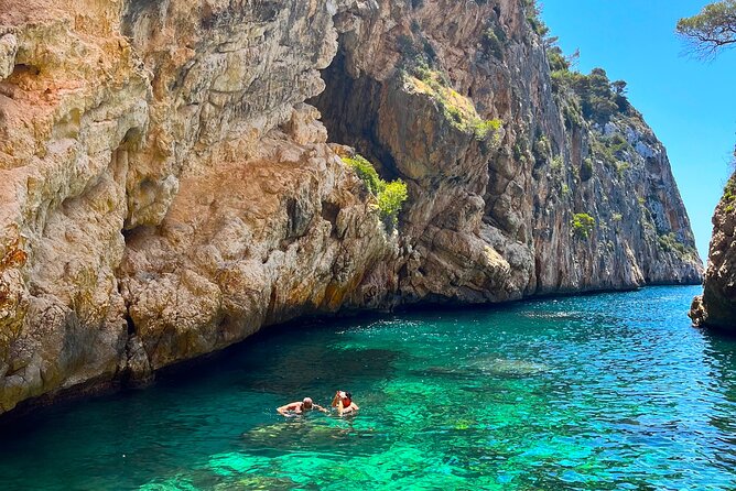 Kayak Granadella - Cala En Caló - Cova Llop Marí - Cala Ambolo