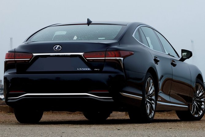 Kobe Airport Transfers : Kobe City to Kobe Airport UKB in Business Car