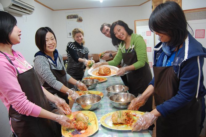 Korean Tea Ceremony and Kimchi Making Cultural Experience in Seoul