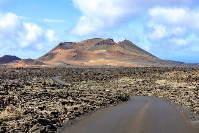 Lanzarote Volcanoes Tour Departing From Fuerteventura