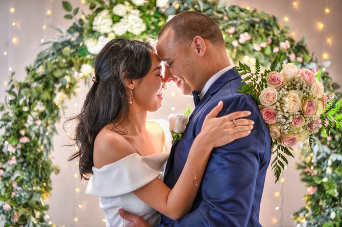 Las Vegas Wedding at The Little Vegas Chapel - Good To Know