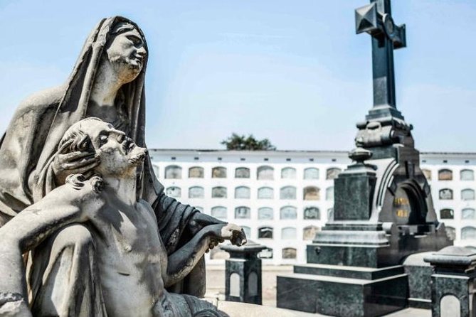 Lima Small-Group Tour: Catacombs, Convent, Maestro Cemetery - Good To Know