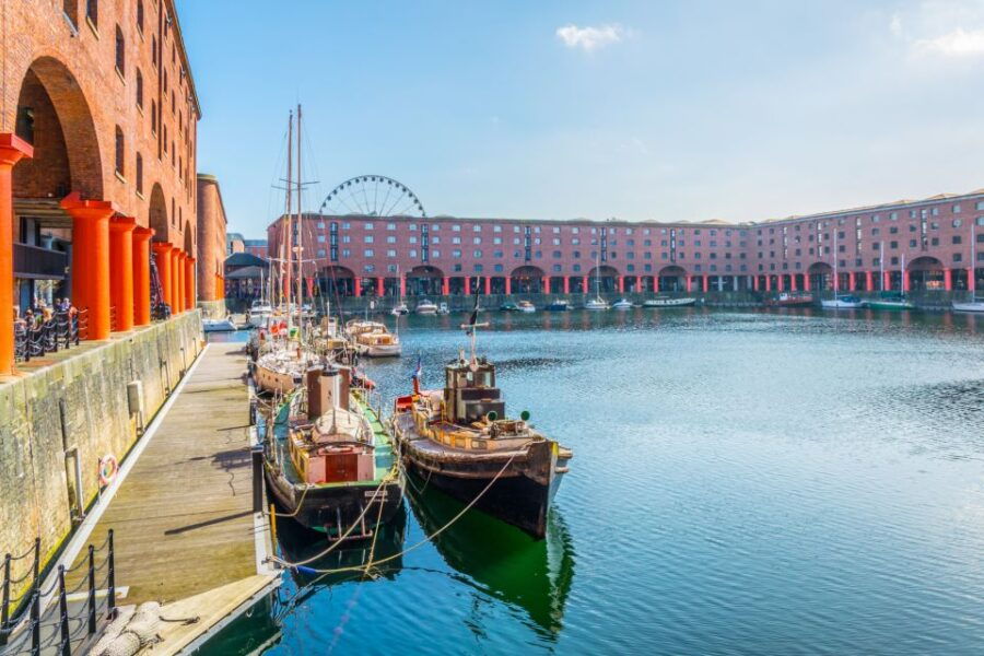 Liverpool: First Discovery Walk and Reading Walking Tour
