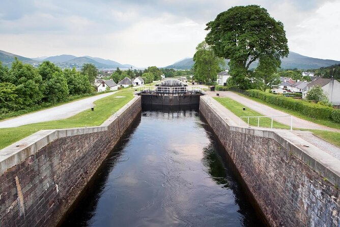 Loch Ness and Caledonian Canal 2.5 Hour Cruise From Dochgarroch