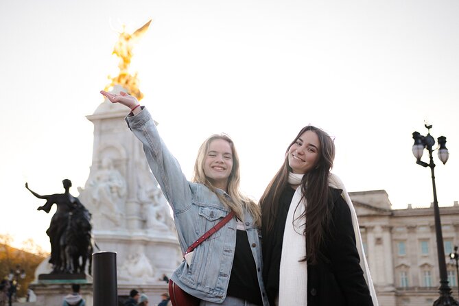 London : Private Photoshoot Outside Buckingham Palace - Good To Know