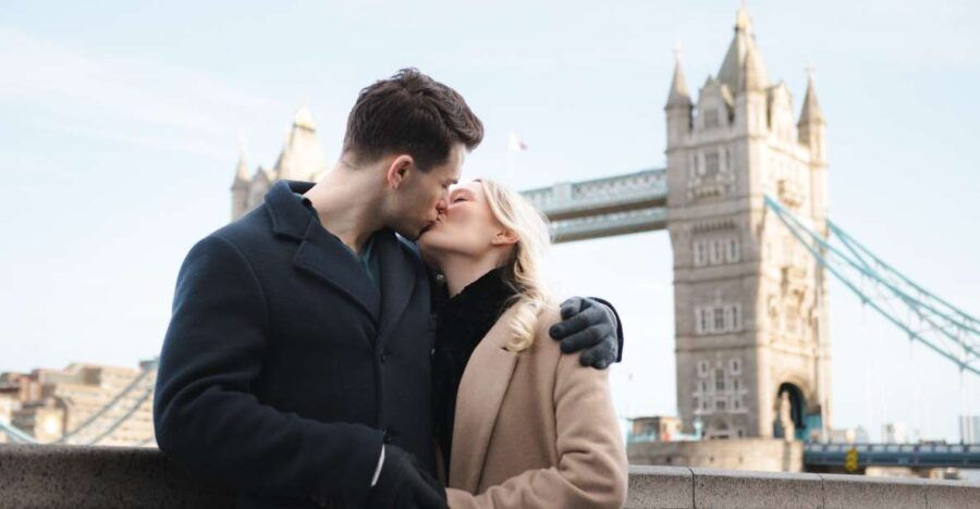 London: Romantic Professional Photoshoot For Couples - Good To Know