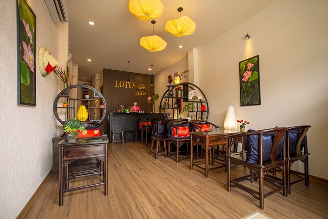 Lotus Signature Massage 110 Mins ( Thai & Vietnamese Traditional Massage )