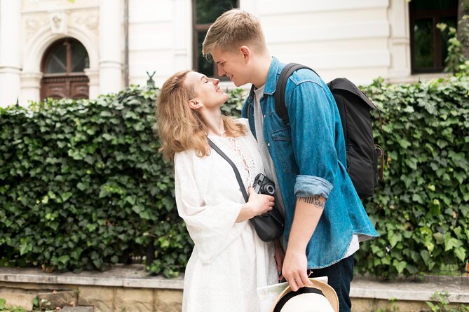 Malaga for Love Birds: Romantic Walking Tour - Historic Architecture and Cobblestone Streets