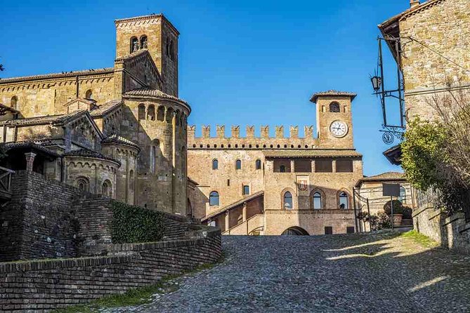 Medieval Villages Tour & Cremona Stradivaris Town, From Milan - Village History and Castles