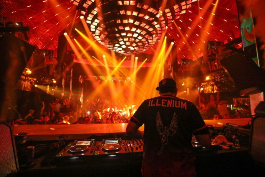 Miami: Party Bus, Club Entry, and Open Bar Night Experience - Good To Know