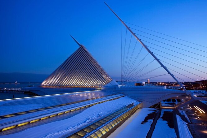 Milwaukee Sightseeing and History Tour With Brewery Tasting