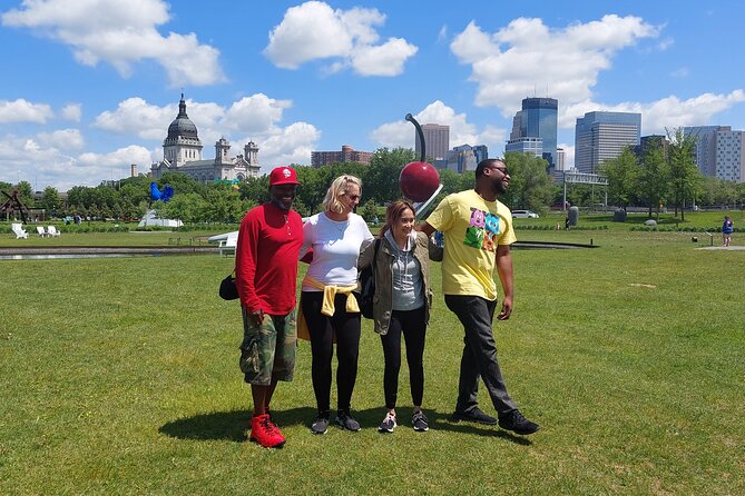 Minneapolis Tour - Skyscrapers to City Parks - Walking/Driving