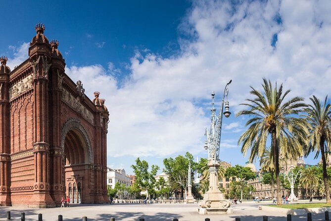 Moco Museum and El Born Walking Tour in Barcelona - Inclusions