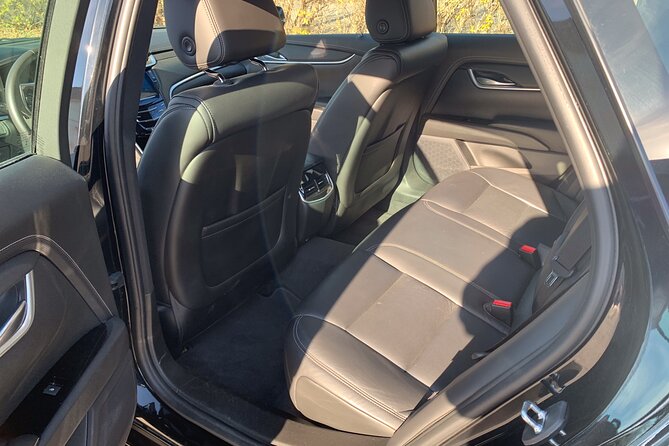 Mont-Tremblant to Montreal Airport Private Transfer – Sedan 3 Passengers Maximum