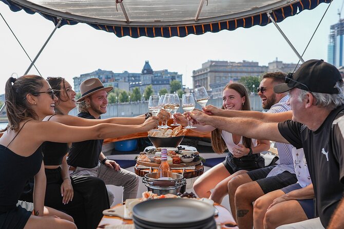 Montreal: Guided Electric Boat Cruise With Onboard Bar - Good To Know