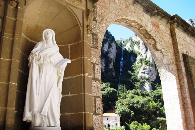 Montserrat Monastery and Sagrada Familia Tour With Liquor Tasting - Tour Details