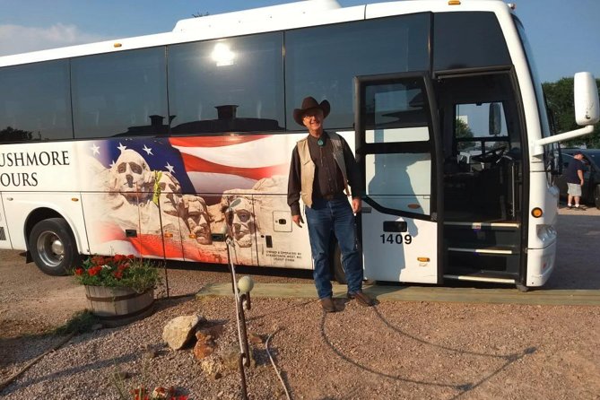 Mount Rushmore and Black Hills Tour With Two Meals and a Music Variety Show - Good To Know