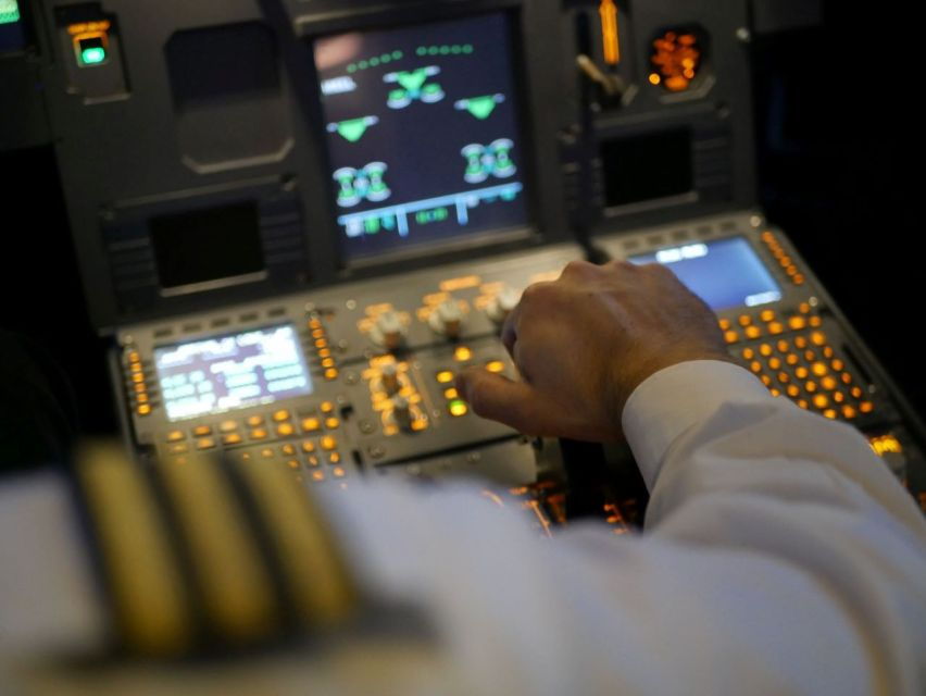 Munich: Airbus A320 Flight Simulator Private Tour - Good To Know