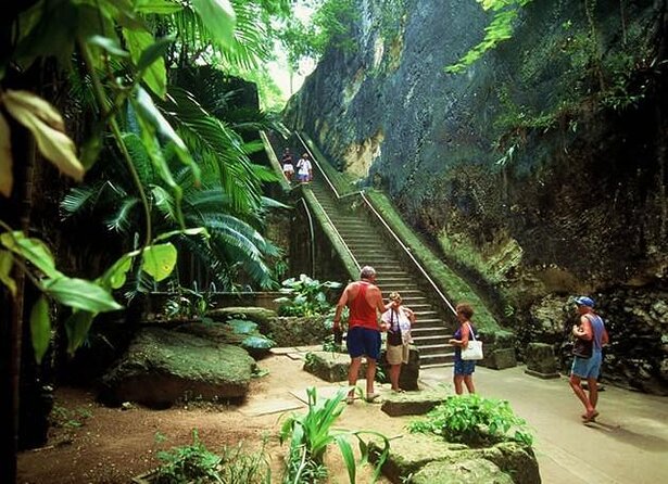 Nassau City Tour That Visits 7 Attractions in Nassau and Atlantis