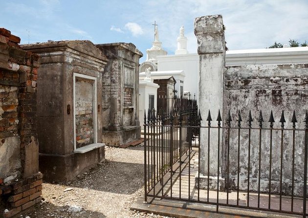 New Orleans St. Louis #3 Cemetery Walking Tour: Angels, Architecture and Ghosts