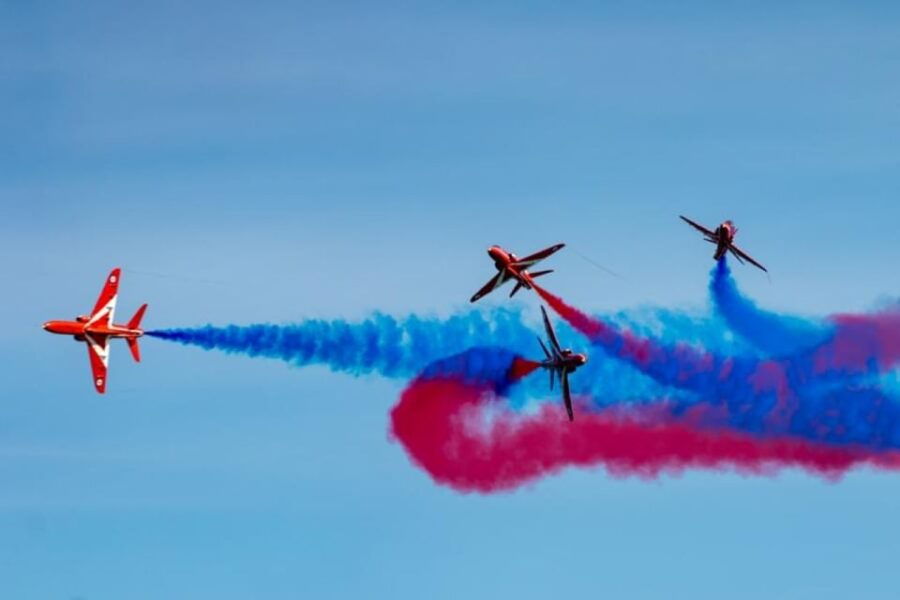Newhaven: Eastbourne Airshow All-Day Boat Trip