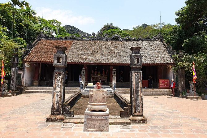 Ninh Binh 1 Day Trip With Hoa Lu- Tam Coc Boat & Cycling Village