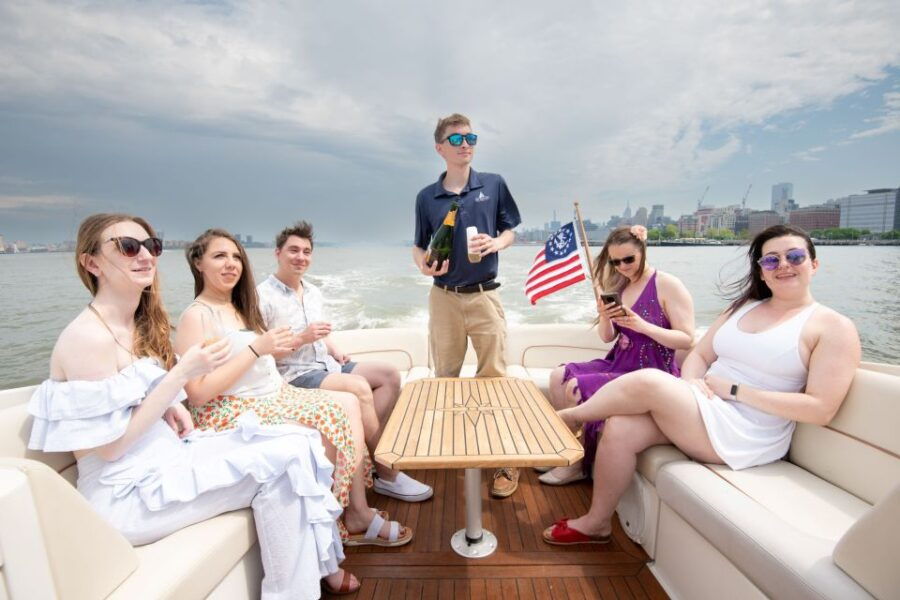 NYC: Fall Foliage Tour On Private Yacht to Palisades Cliffs - Good To Know