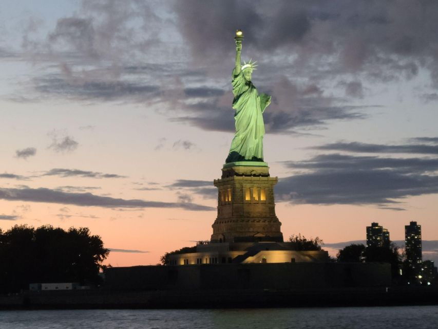 NYC: New Year's Eve Fireworks Cruise With Open Bar and DJ - Good To Know