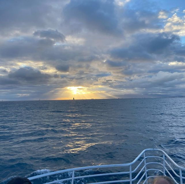 Oahu: Waikiki Beach Oahu & Diamond Head Sunset Cruise