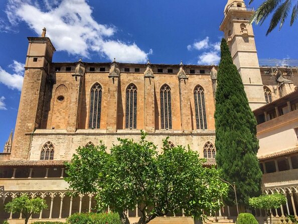 Palma Scavenger Hunt and Best Landmarks Self-Guided Tour