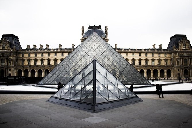 PARIS: Louvre Tour - Commentary and Trivia
