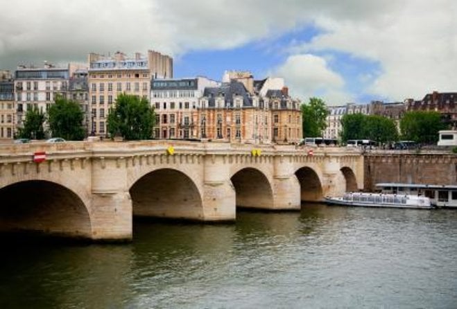 Paris Old Town Highlights Guided Walking Tour