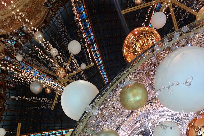 Paris Walking Tour: Christmas Food and Decorations