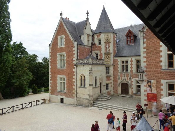 Photography Tour of Château Clos Lucé - Good To Know