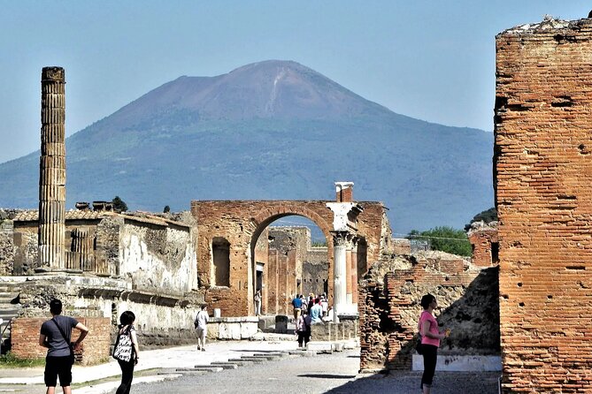 Pompeii Walking Tour With an Archaeologist