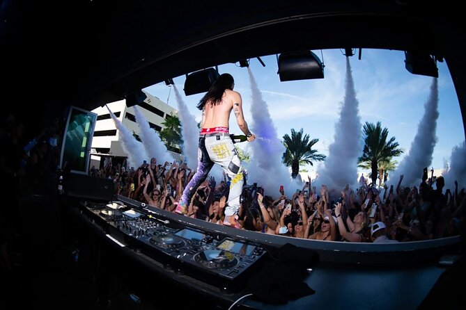 Pool Party in Miami With Open Bar, Party Bus & Entry Included