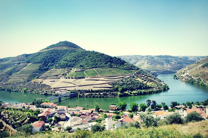 Porto: Day Trip to Douro Including Lunch and Rivercruise - Overview