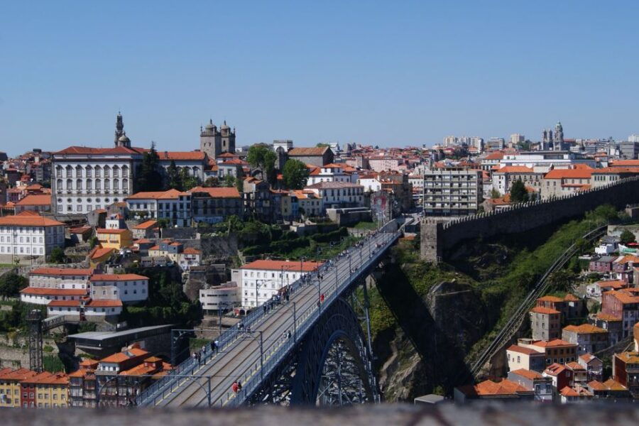Porto: Guided Walking Tour and Lello Bookshop