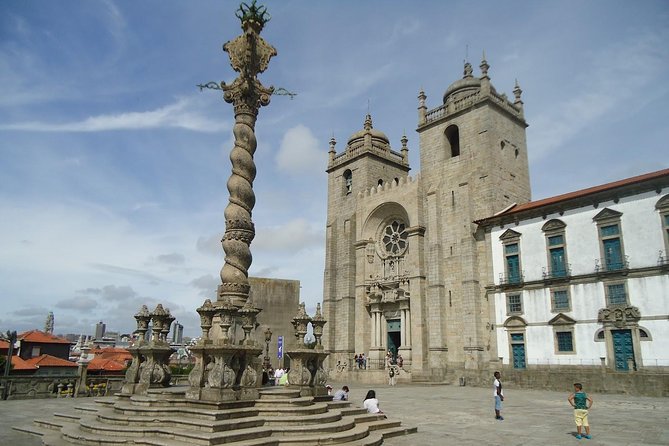 Porto: Small Group City Tour Full Day With Lunch, Wine Tasting & Cruise - Common Questions