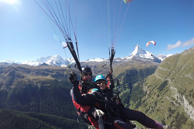 Private 15min Panoramic Matterhorn Paragliding Flight in Zermatt