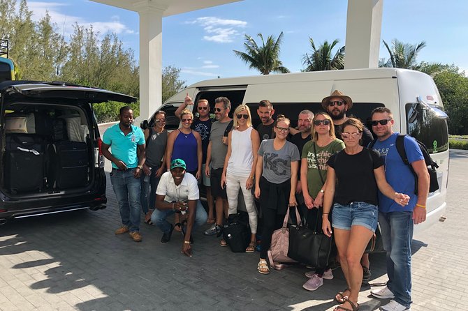 Private Airport Round Trip Transfer From Montego Bay Airport to Ocho Rios