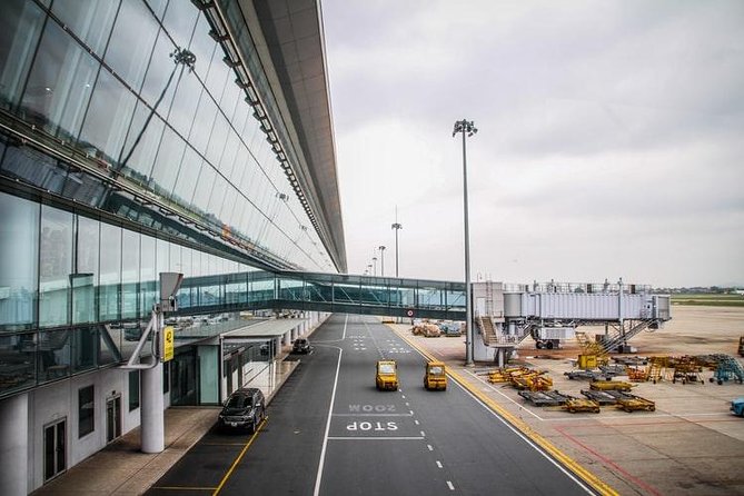 Private Arrival Transfer : Osaka Itami Airport to Osaka City