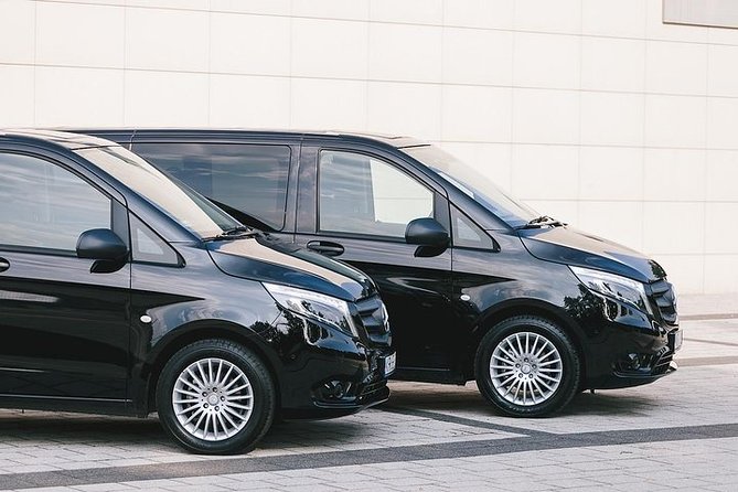 Private Arrival Transfer: Sydney SYD Airport to Sydney City Center