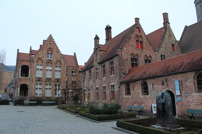 Private Bruges' Iconic Sites and Chocolate Tasting Tour