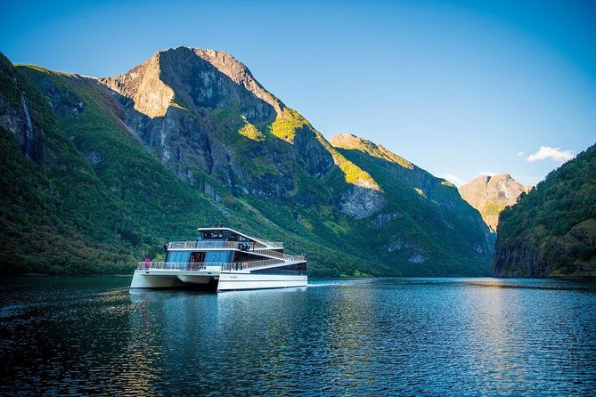 Private Day Tour – Nærøyfjord Cruise & Undredal House of Cheese