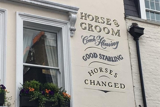 Private Evening Pub Tour of Londons Belgravia Neighborhood - Good To Know